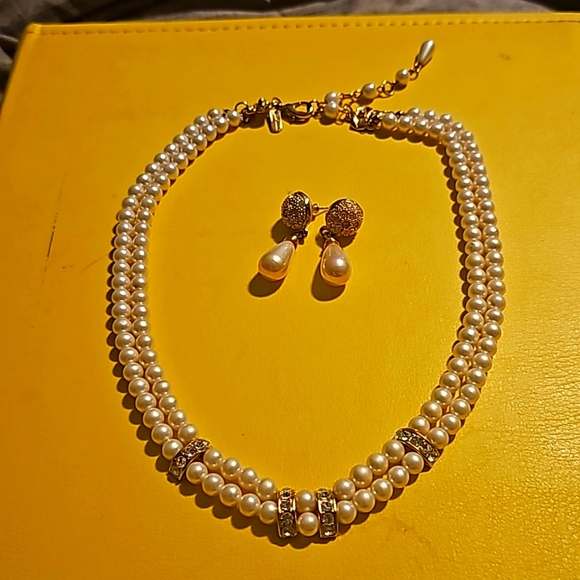 Curtural Pearl Nacklace w/Crystal & Goldtone Accents w/Earrings *Pierce Post - Picture 9 of 10